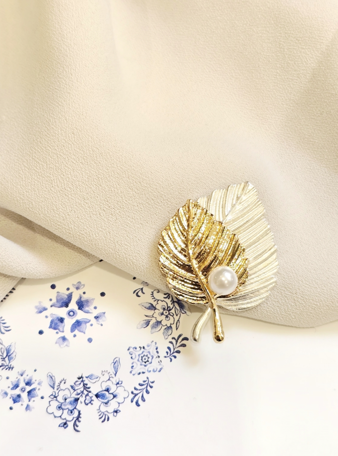 گل‌سینه برگ طلایی و مروارید