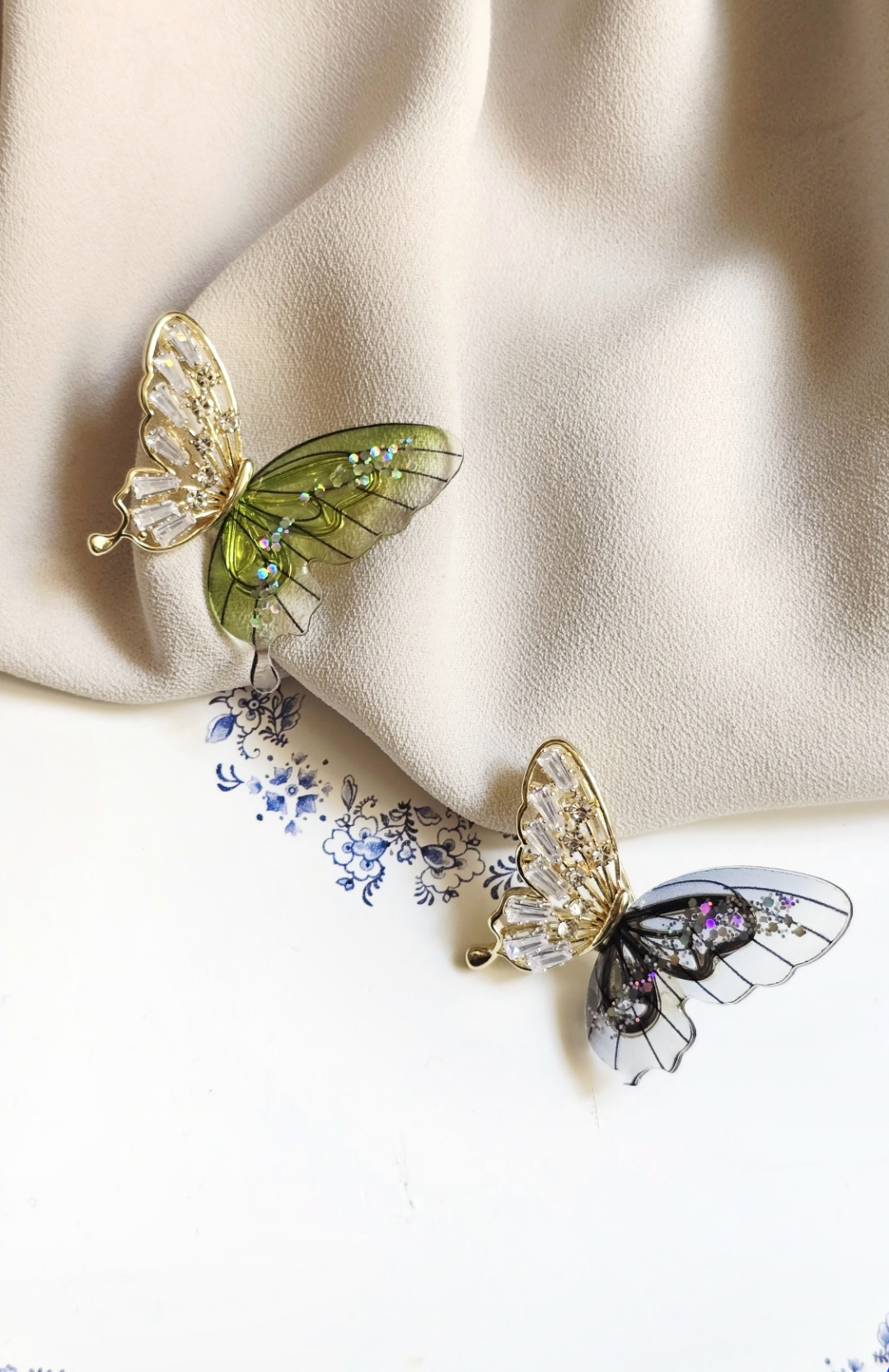 گل‌سینه پروانه بال شیشه ایی