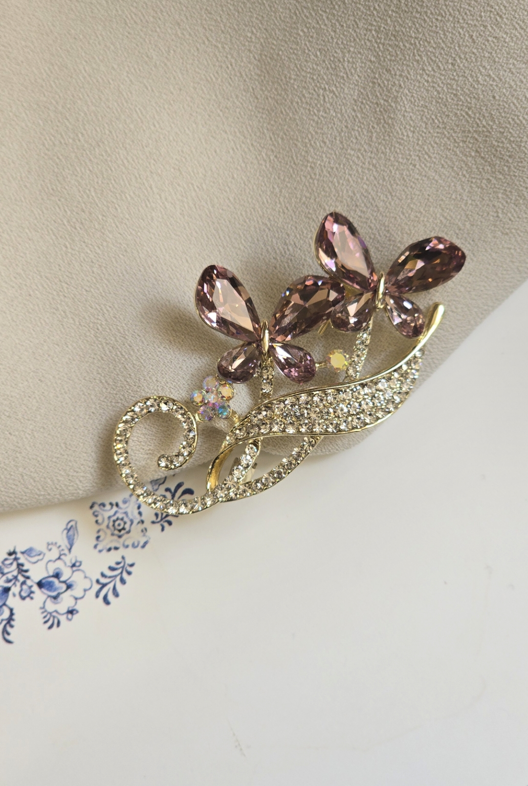 گل‌سینه پروانه نگین رنگی