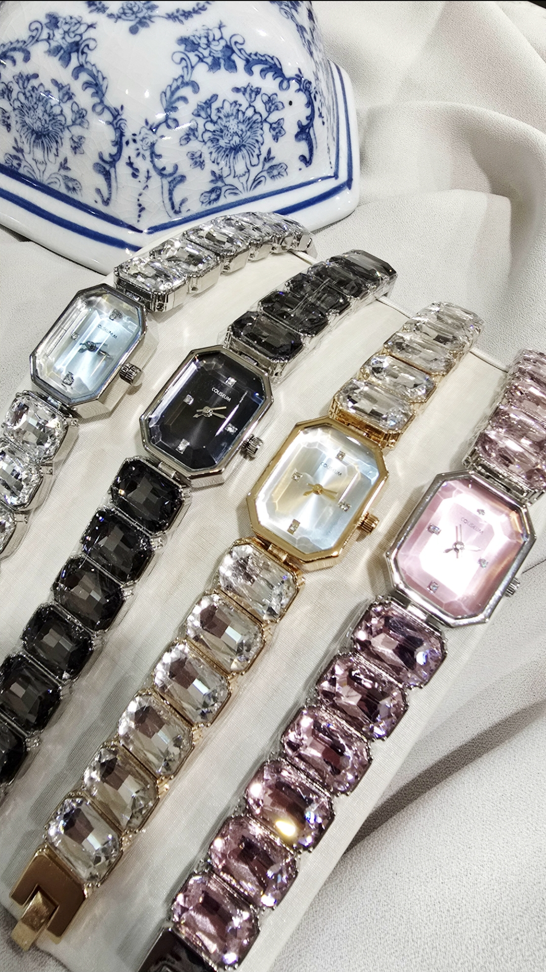 ساعت لاکچری نگین دار برند Coliseum ترک