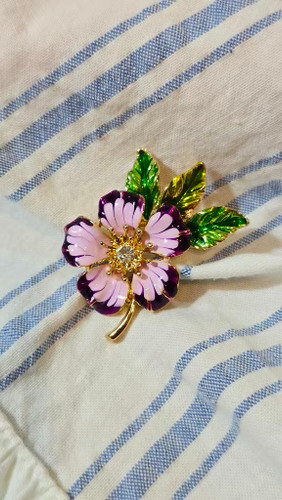 گلسینه شاخه گل بنفش
